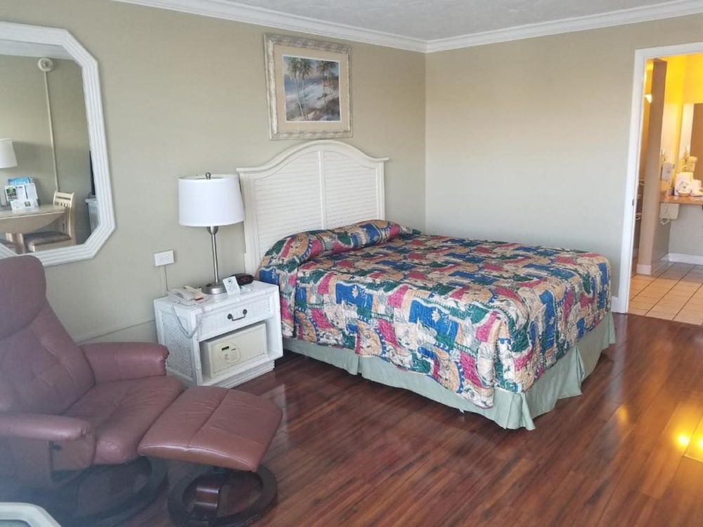 Standard Room, 1 Queen Bed - Photo 3