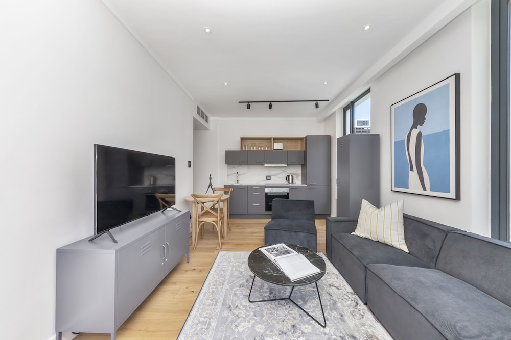 City Apartment - Photo 4