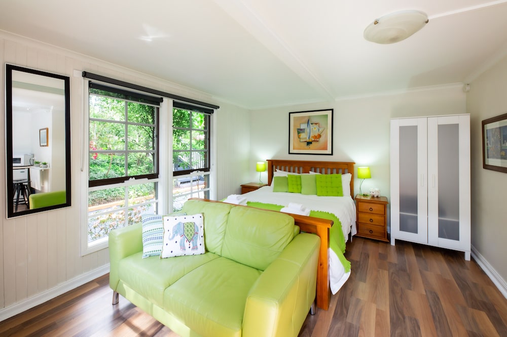 Comfort Suite, 1 Queen Bed, Garden View, Garden Area photo 3