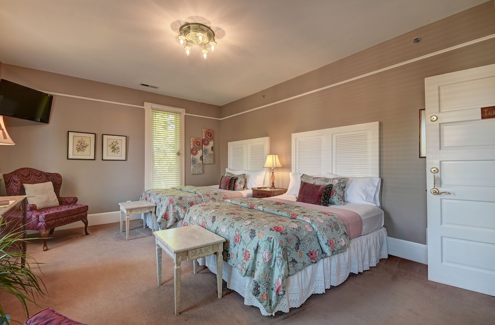 Talbott Double Suite photo 1