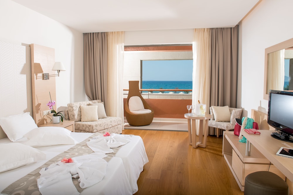 Maisonette Suite Sea Front with Sharing Pool - Photo 23
