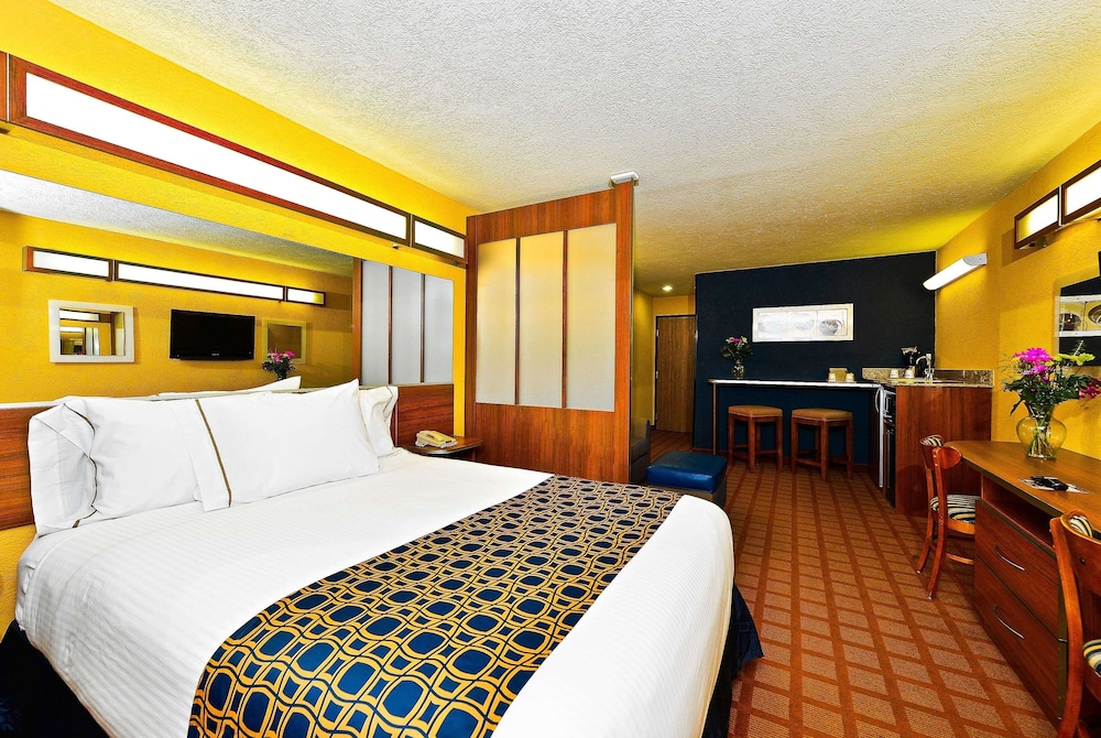Studio Suite, 1 Queen Bed, Accessible, Non Smoking