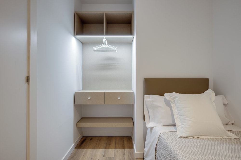 Deluxe Apartment, 3 Bedrooms photo 2
