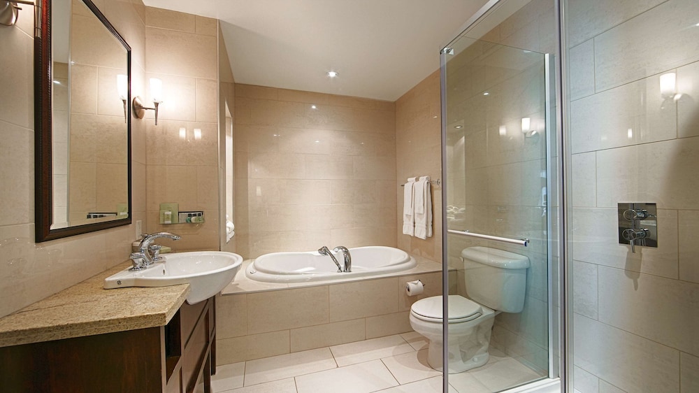 Suite, 1 King Bed, Non Smoking, Jetted Tub (Living Room) - Photo 2