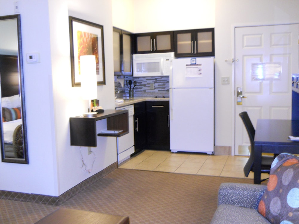 Suite, 2 Bedrooms, Kitchen - Photo 1