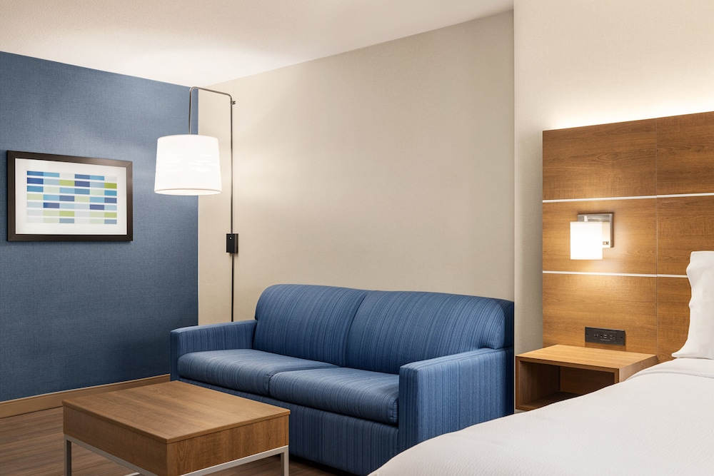Suite, 1 King Bed with Sofa bed, City View - Photo 3