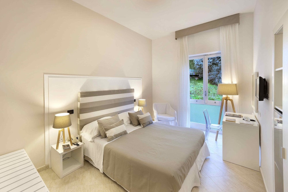 Standard Double or Twin Room, Garden View - Photo 4