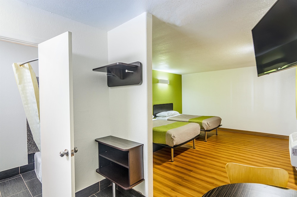 Standard Room, 2 Double Beds, Non Smoking, Refrigerator & Microwave photo 2