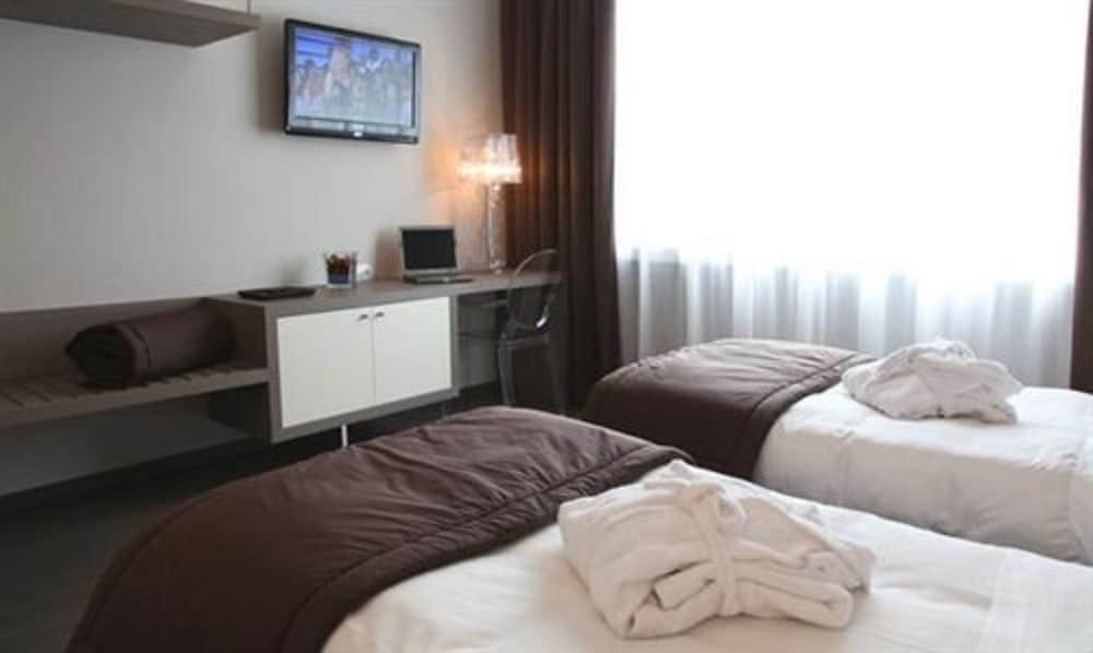 Twin Room, Park View