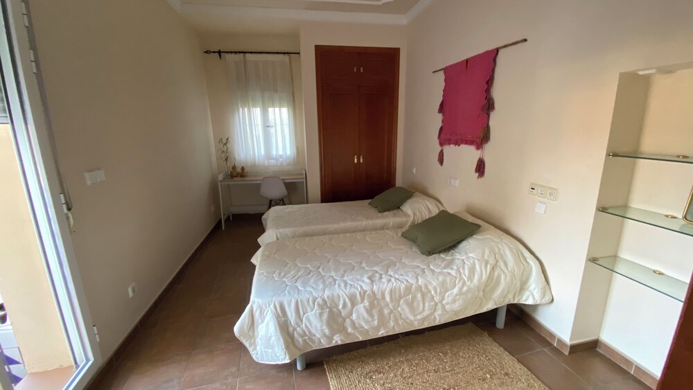 Shared Dormitory, 1 Bedroom, Smoking, Mountain View