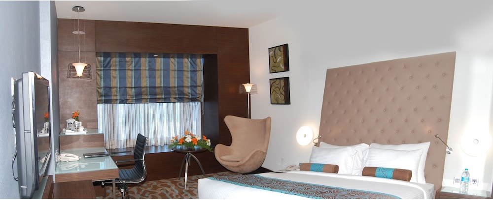 S-Class Room - Photo 1