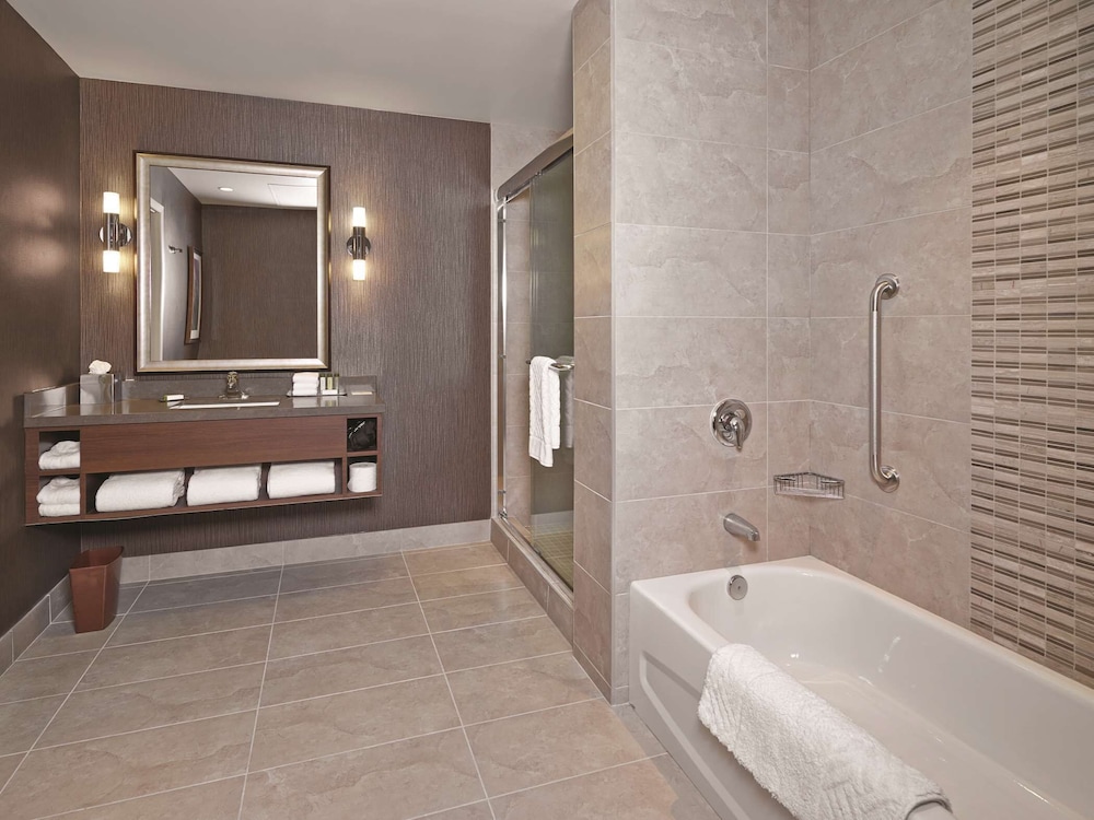 Room, 2 Bedrooms thumbnail 5