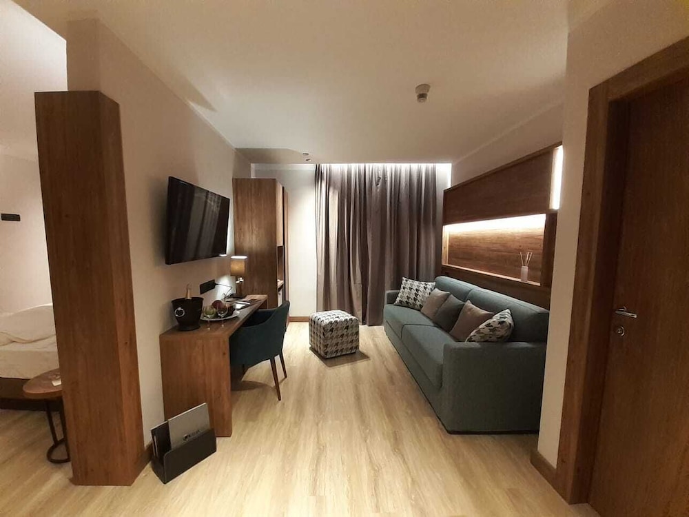 Deluxe Suite photo 2
