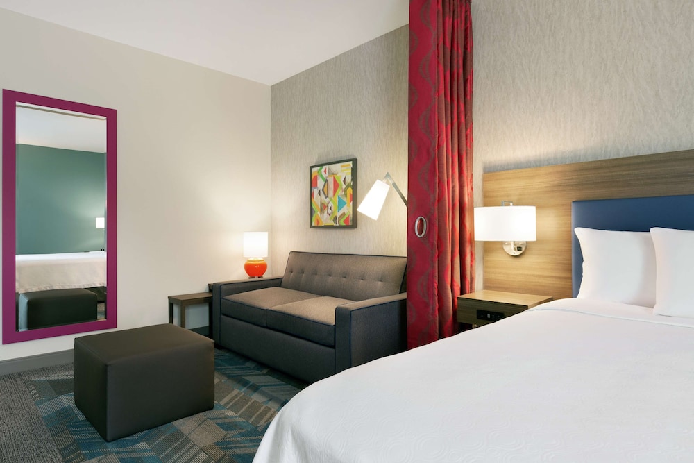 Studio, 1 King Bed, Accessible, Bathtub (Mobility & Hearing) photo 1