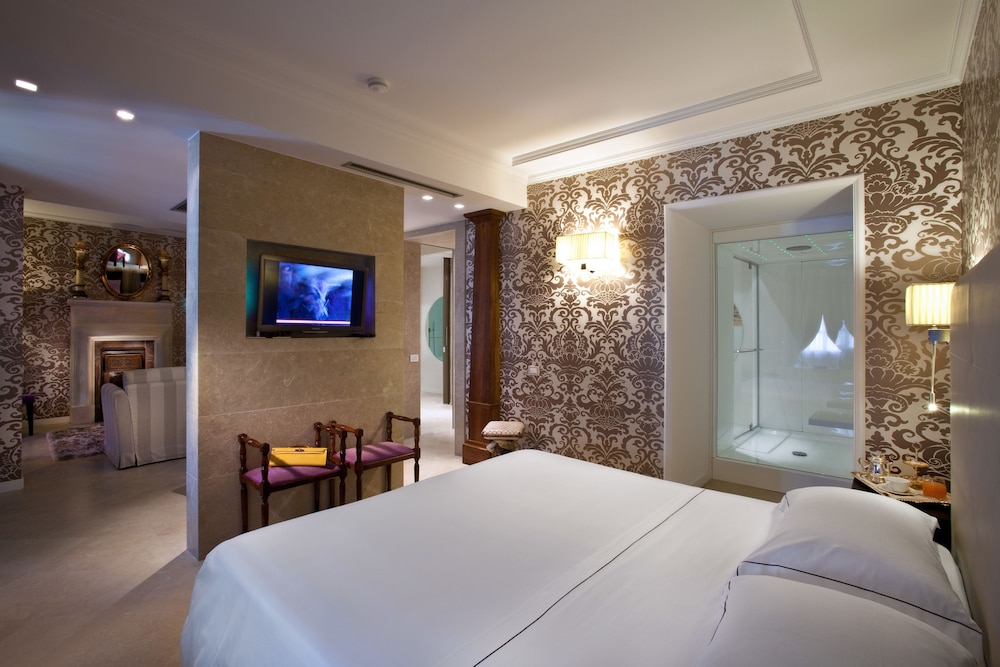 Suite, 1 Bedroom - Photo 1
