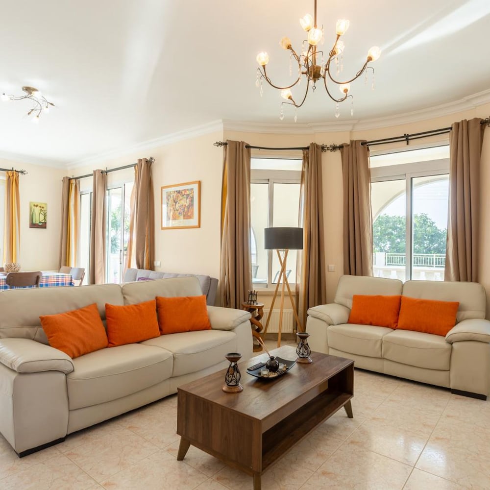 Villa photo 1