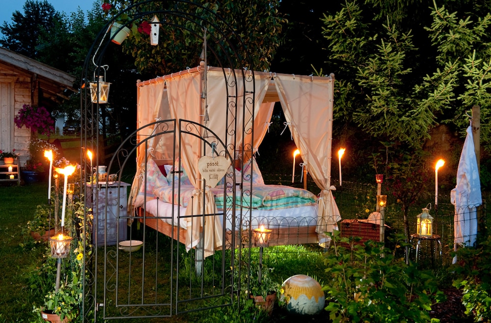 Double Room (garden-sky-bed (canopy bed)) photo 1
