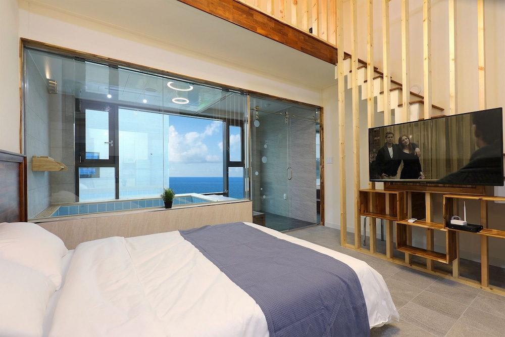 Duplex, Partial Ocean View (# B-301)