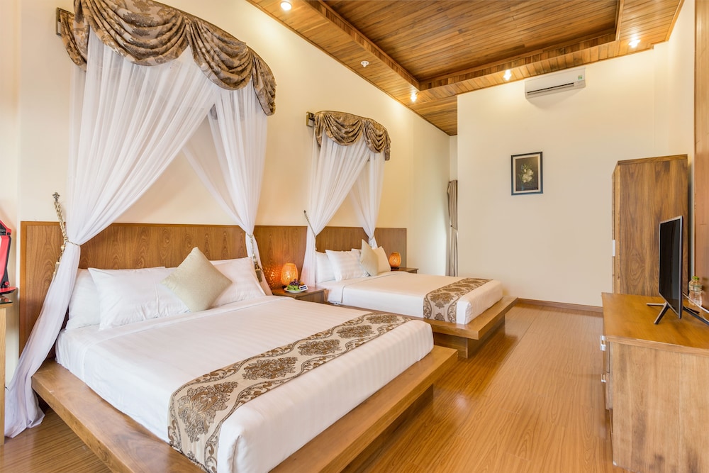 Family Double or Twin Room, Beachfront photo 3