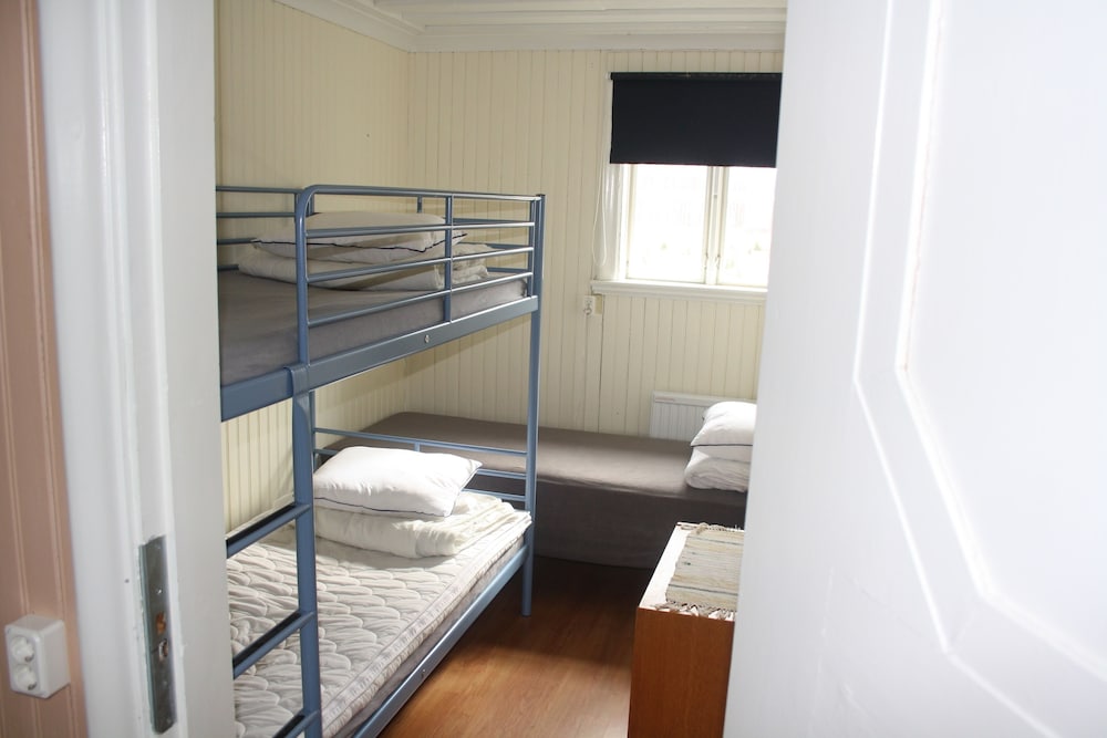 Economy Double Room, Shared Bathroom photo 3