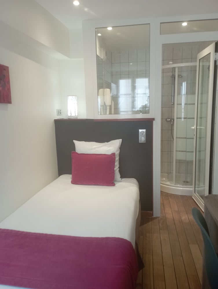 Economy Single Room, Courtyard View thumbnail 6