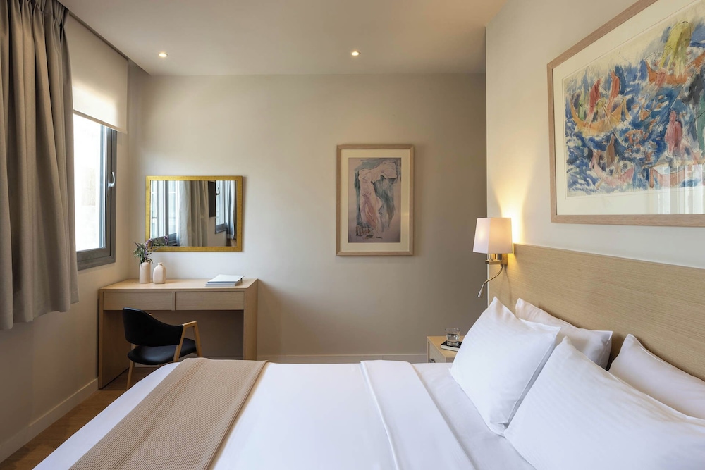 Superior Double or Twin Room with Side Harbor View