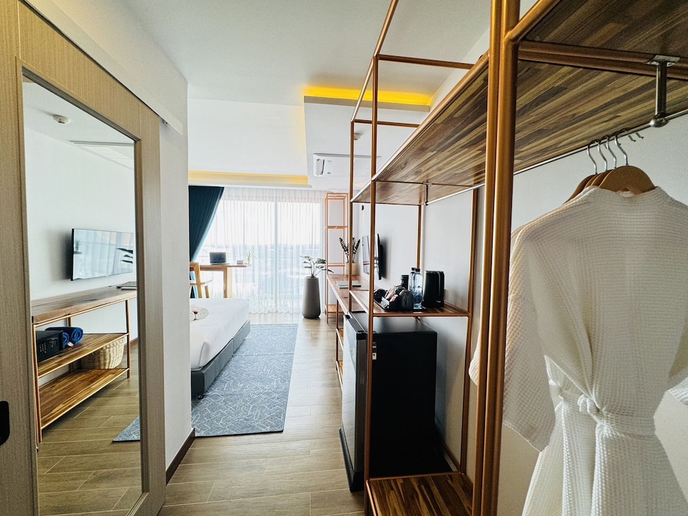 Premium Deluxe Double Room - Photo 7