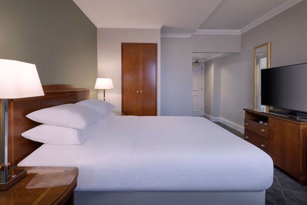 Deluxe Room, 1 Queen Bed - Photo 2