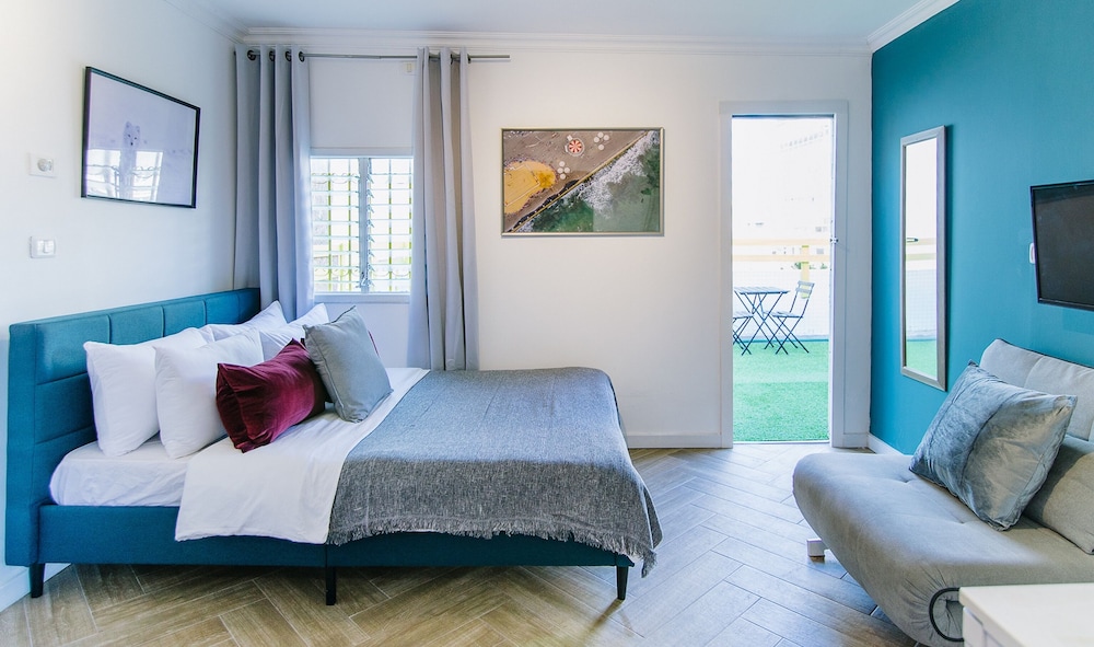 Studio Apartment with Terrace