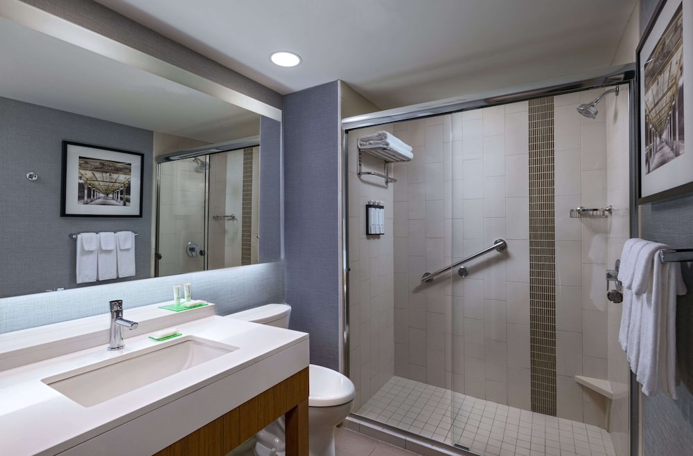 Room, Multiple Beds (2 Queen Beds, Sofa bed, & View) - Photo 4