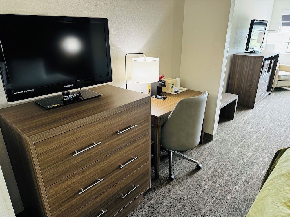Room, Multiple Beds, Non Smoking - Photo 2
