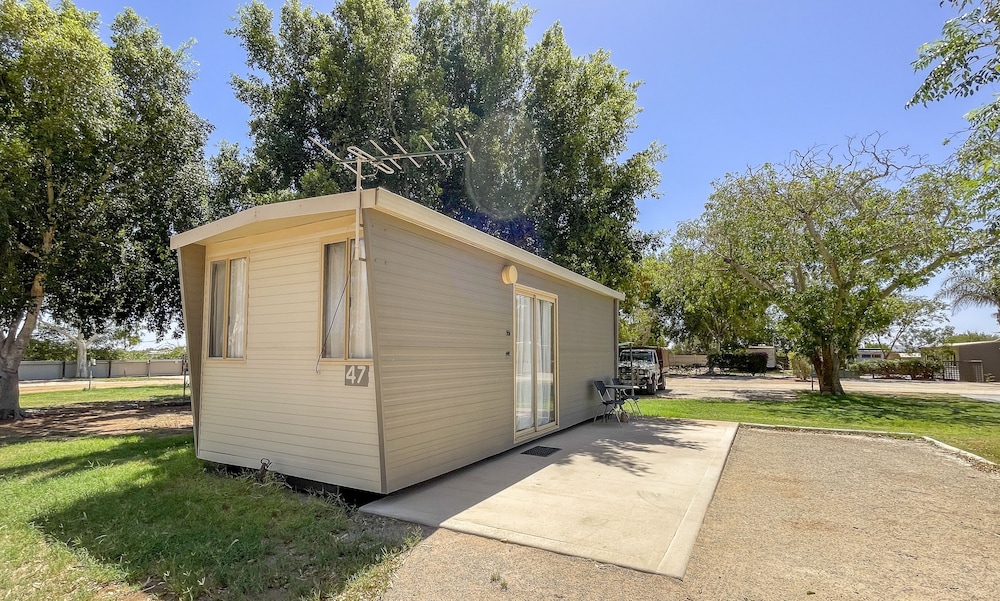 Standard Family Cabin 2 Bedroom – Shared Bathroom (No Bathroom inside Room) photo 2