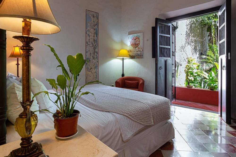 Room, 1 King Bed, Pool View, Ground Floor photo 1