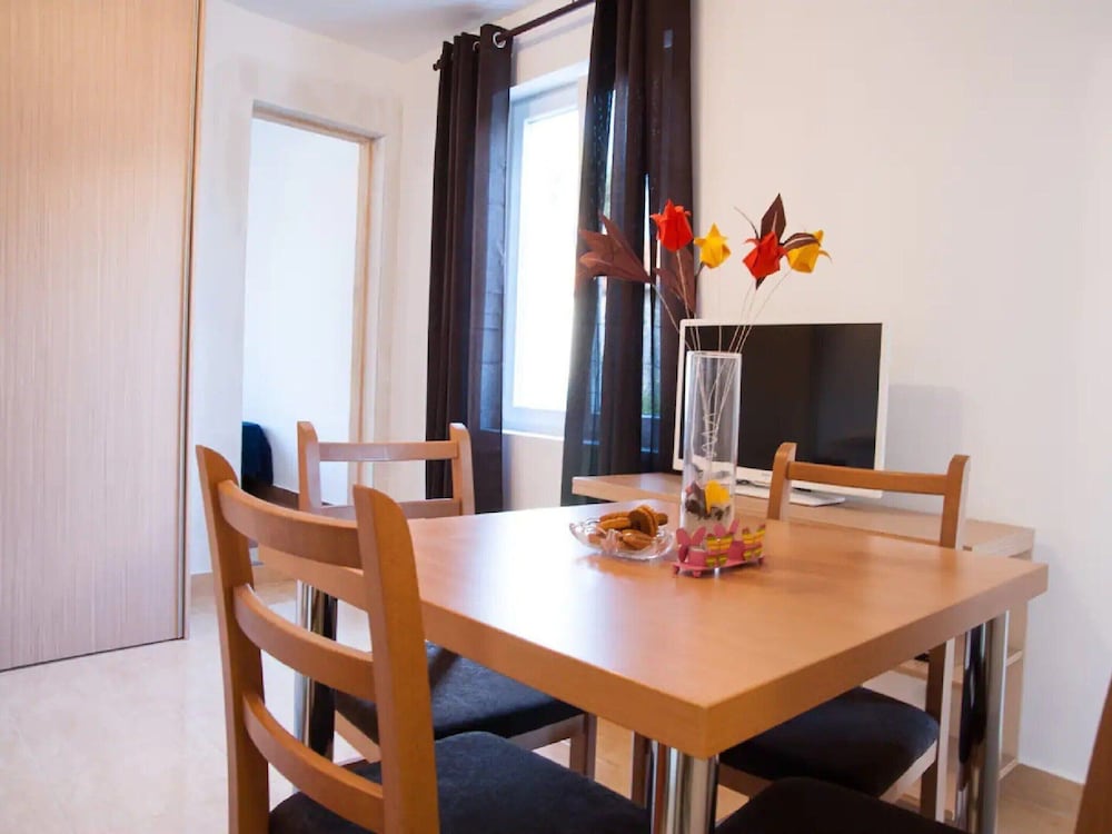 Apartment photo 2