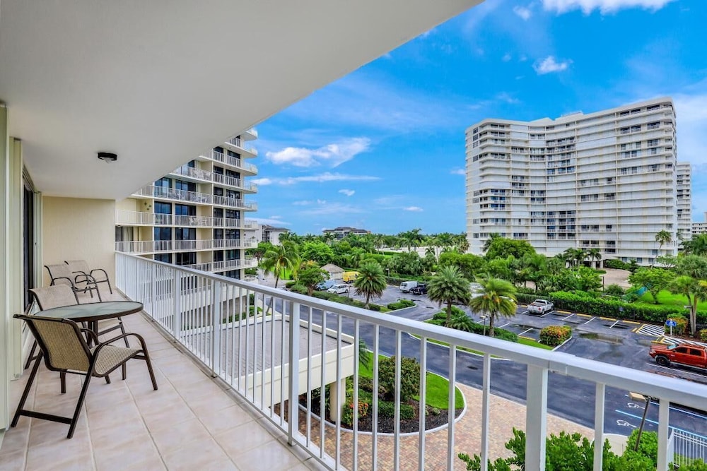 Condo, 1 King Bed (Front unit facing beach with wraparou)