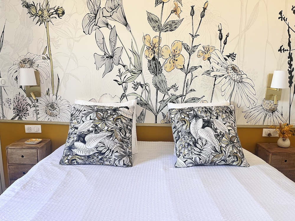 Superior Double or Twin Room, Private Bathroom, Park View photo 1