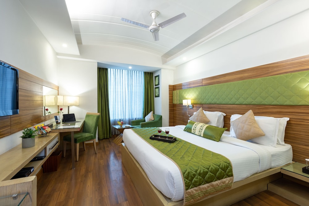 Executive Room, 1 King Bed, City View, Executive Level