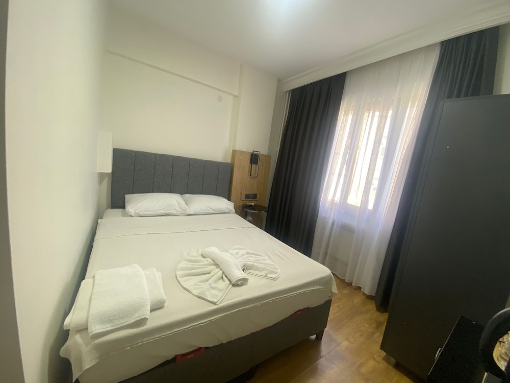 Standard Double or Twin Room photo 1