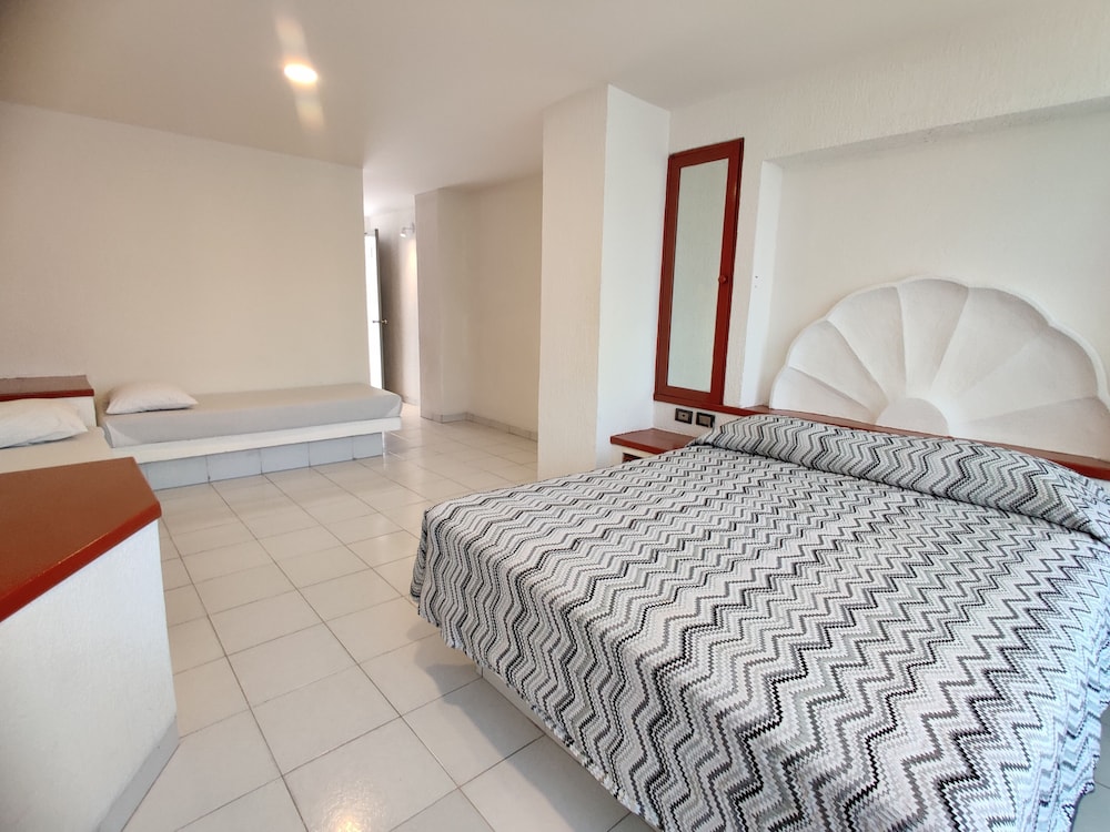 Standard Room, Street View - Photo 1