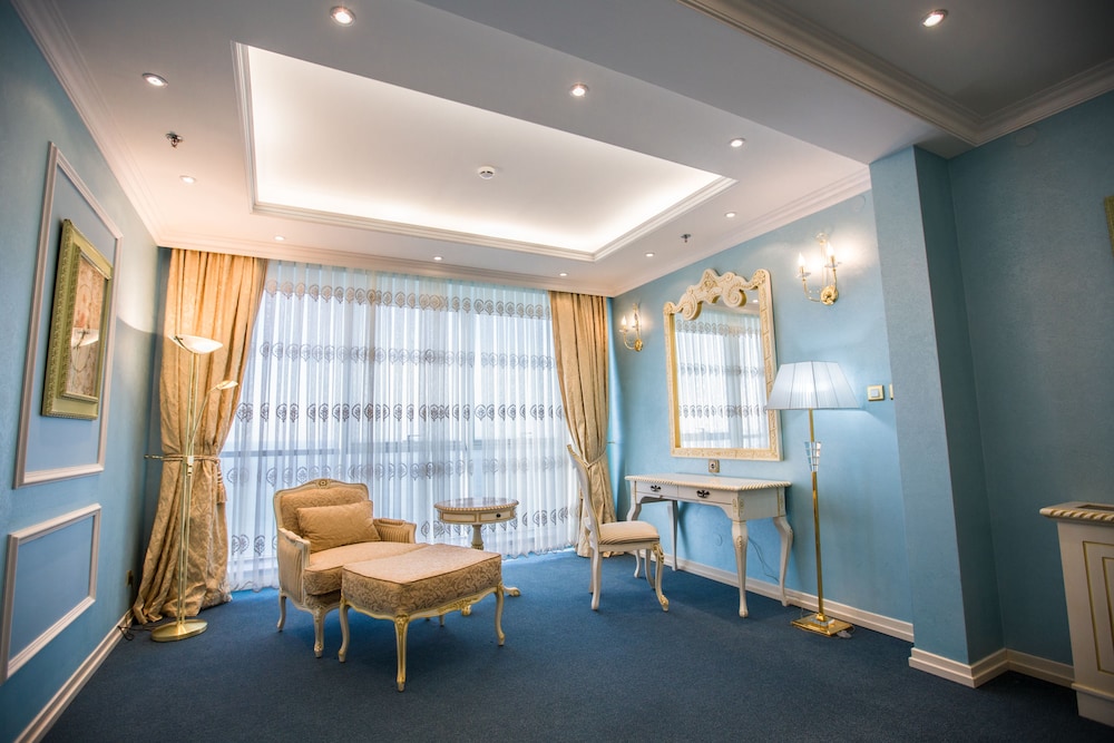 Royal Suite photo 2