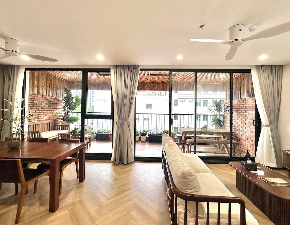 Luxury Penthouse, 2 Bedrooms, City View photo 1