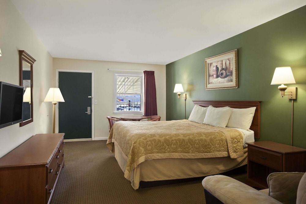 Standard Room, 1 King Bed - Photo 1