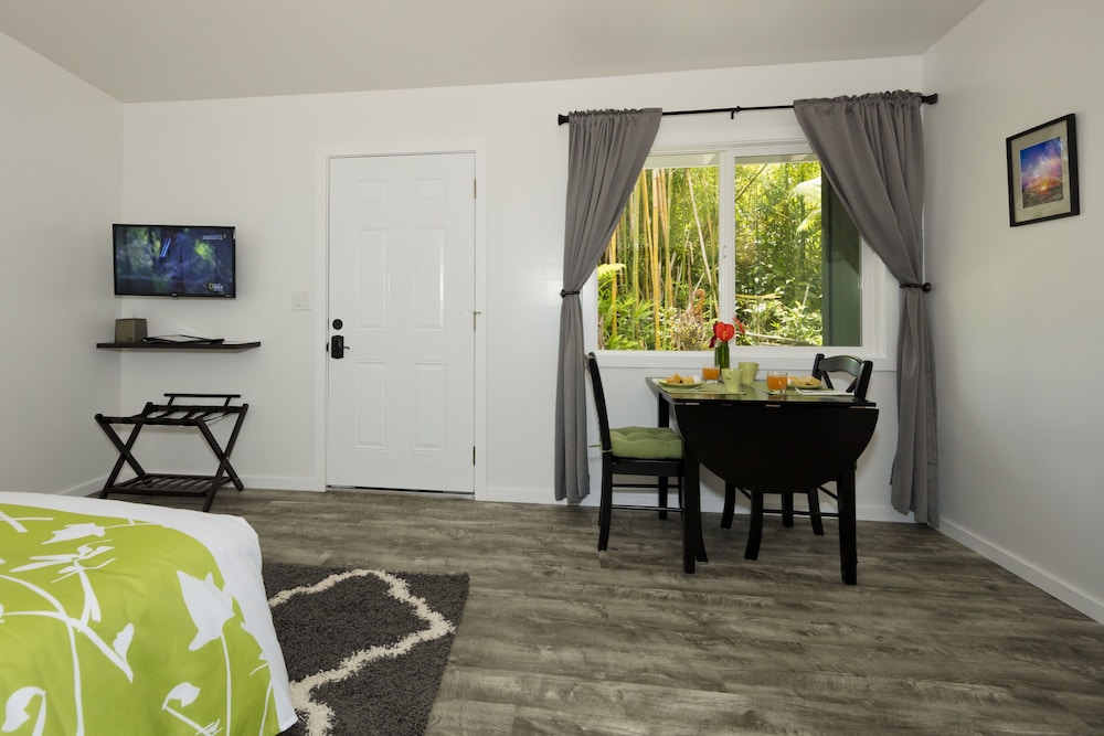 Deluxe Double Room, 1 Queen Bed, Patio, Garden Area