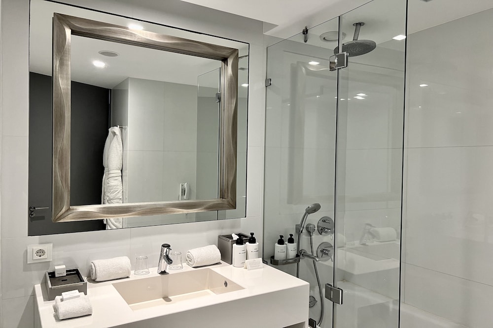 Premium Twin Room with Ocean View