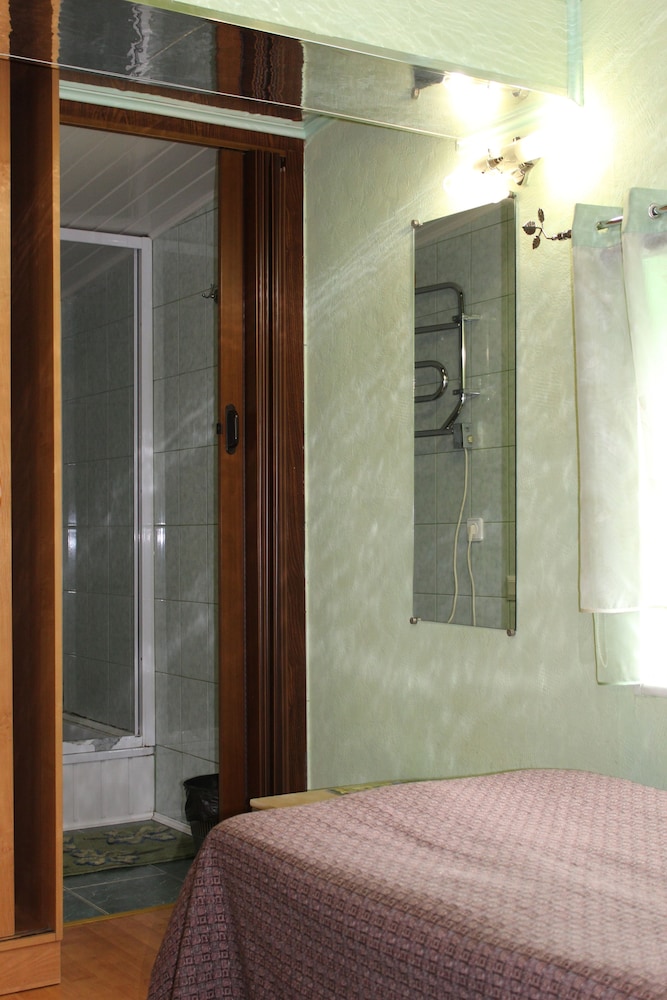 Economy Twin Room (Shared Toilet) photo 2