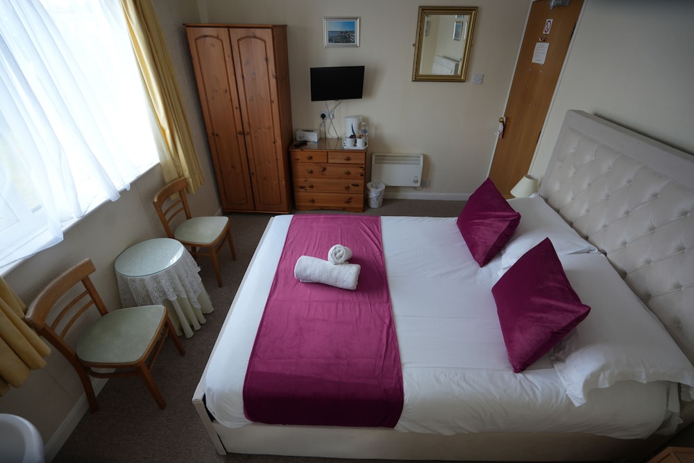 Double Room (19 - Room Only) photo 2