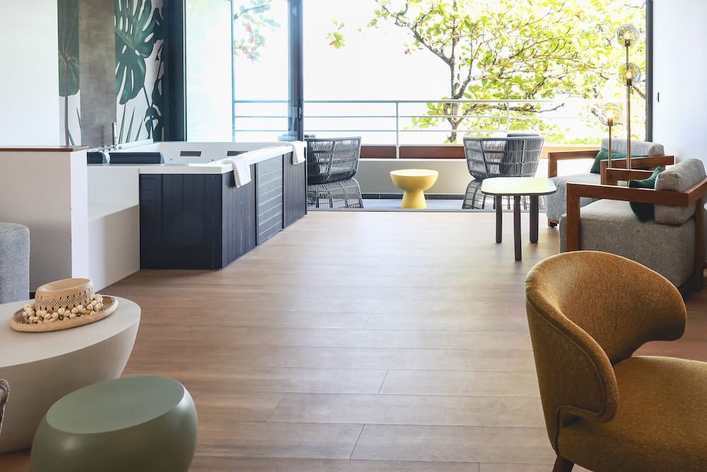 Signature Suite, 1 Bedroom, Hot Tub, Oceanfront