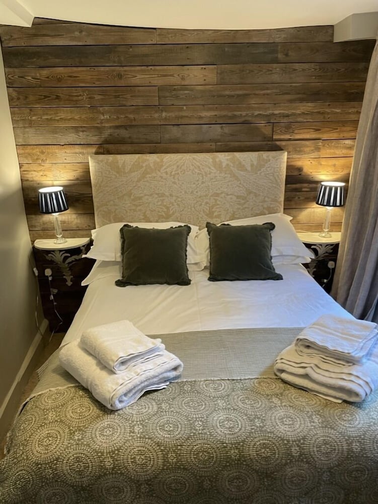 Economy Double Room, Ensuite