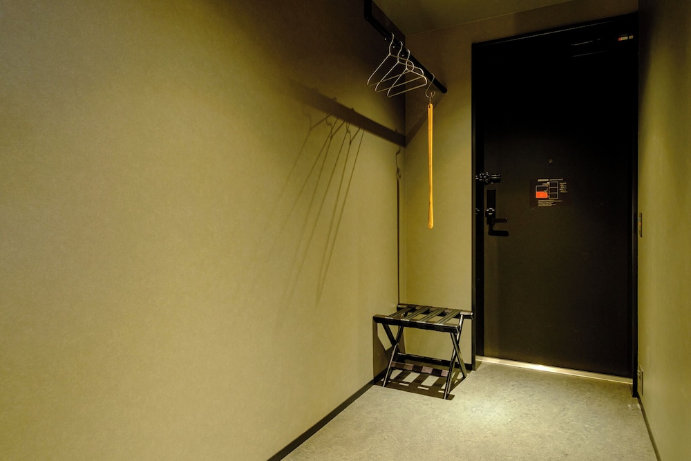 Design Twin Room thumbnail 5