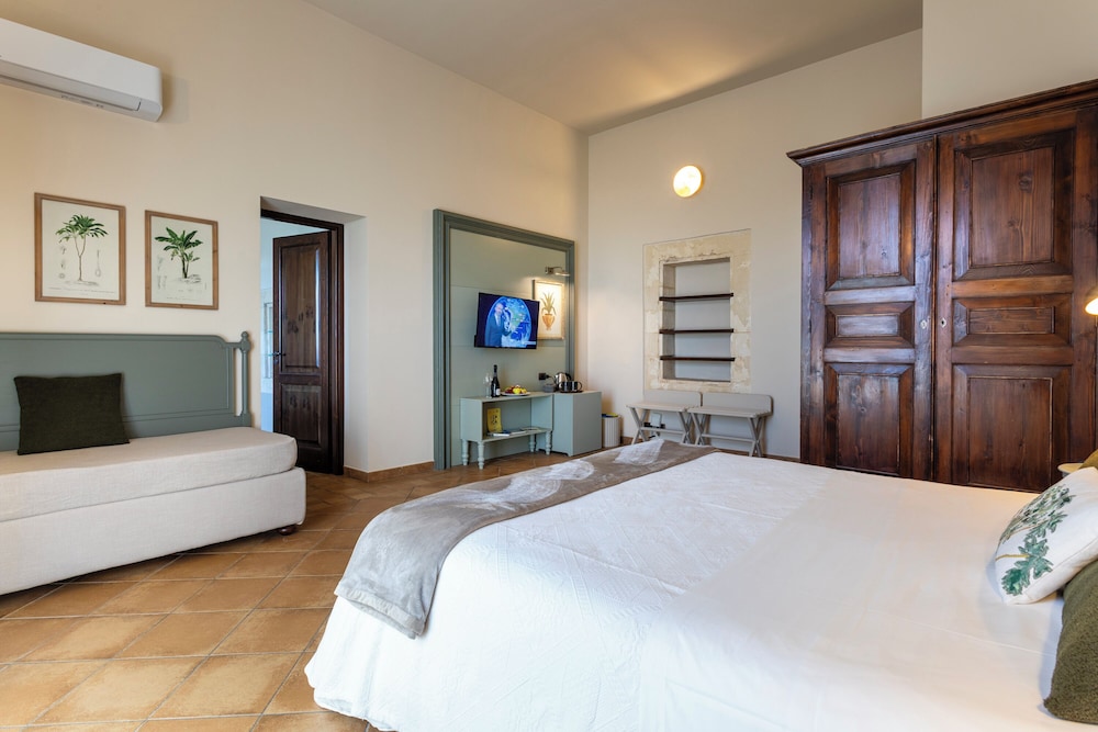 Superior Triple Room, Ensuite, Garden View photo 2